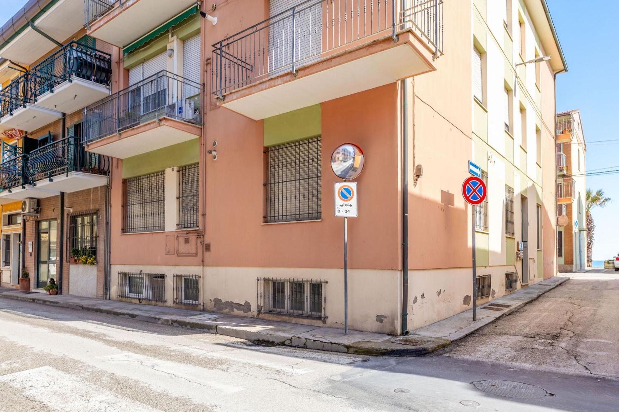 Italian Experience-La Rondine Apartment Porto Recanati Exterior photo